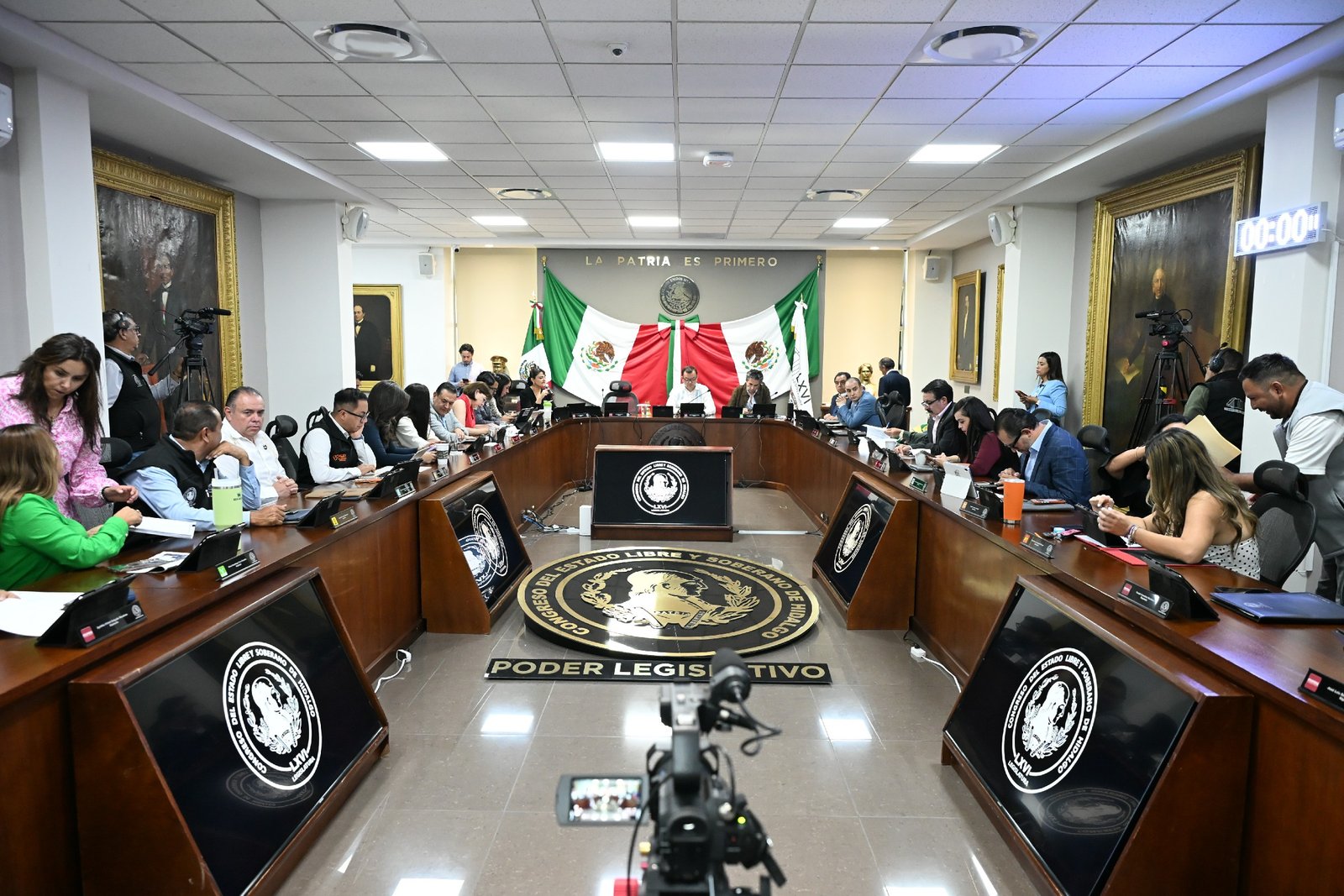 Diputados tipifican el acecho, la cohabitación forzada y las terapias de conversión