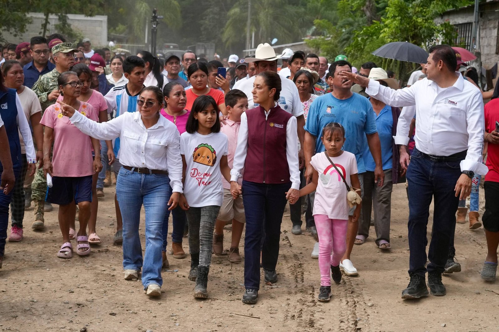 Aún se reportan 75 comunidades incomunicadas en Hidalgo; afectados recibirán recursos