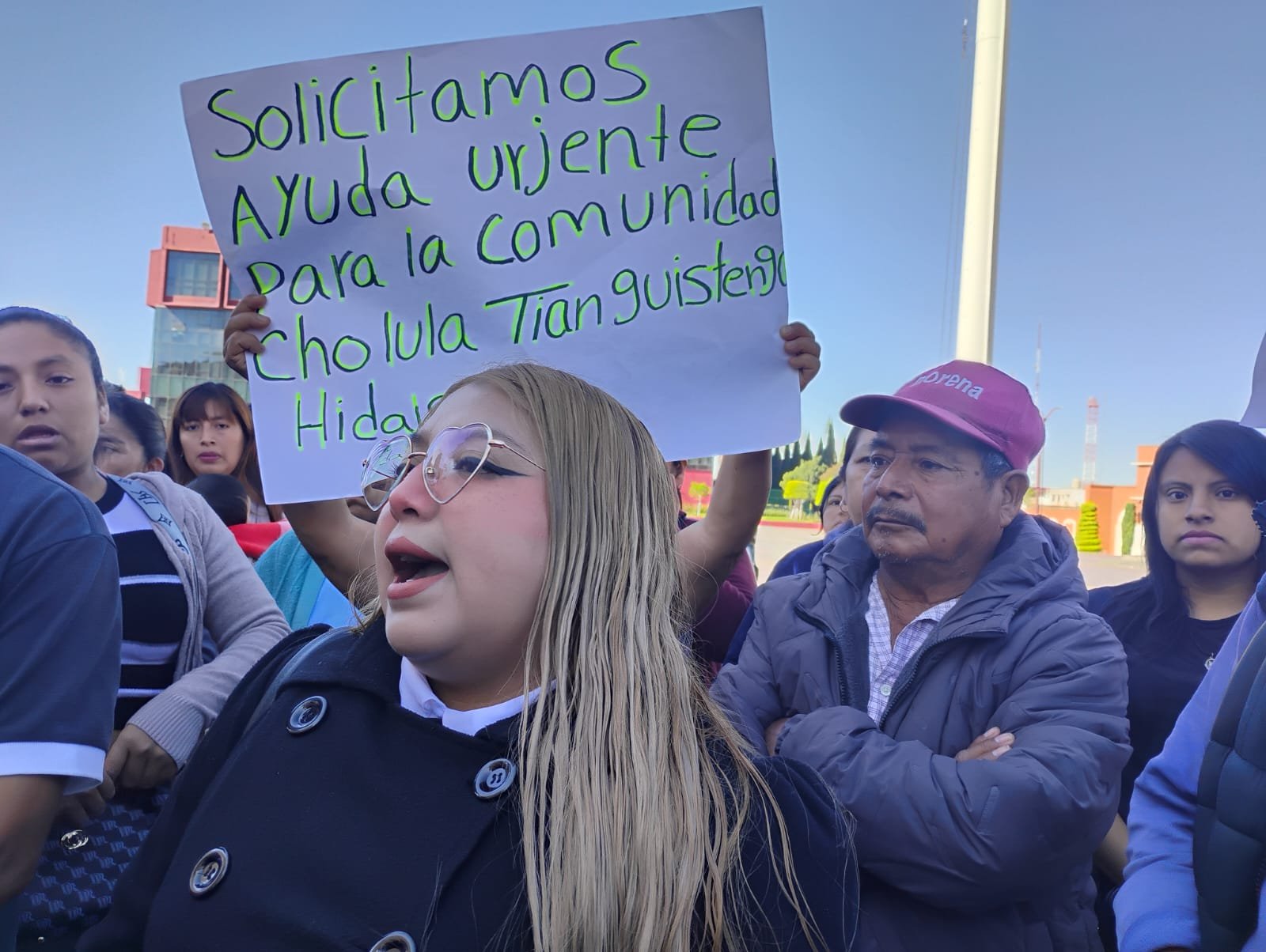 Pobladores de Cholula, Tianguistengo piden apoyo aéreo urgente para traslado de víveres