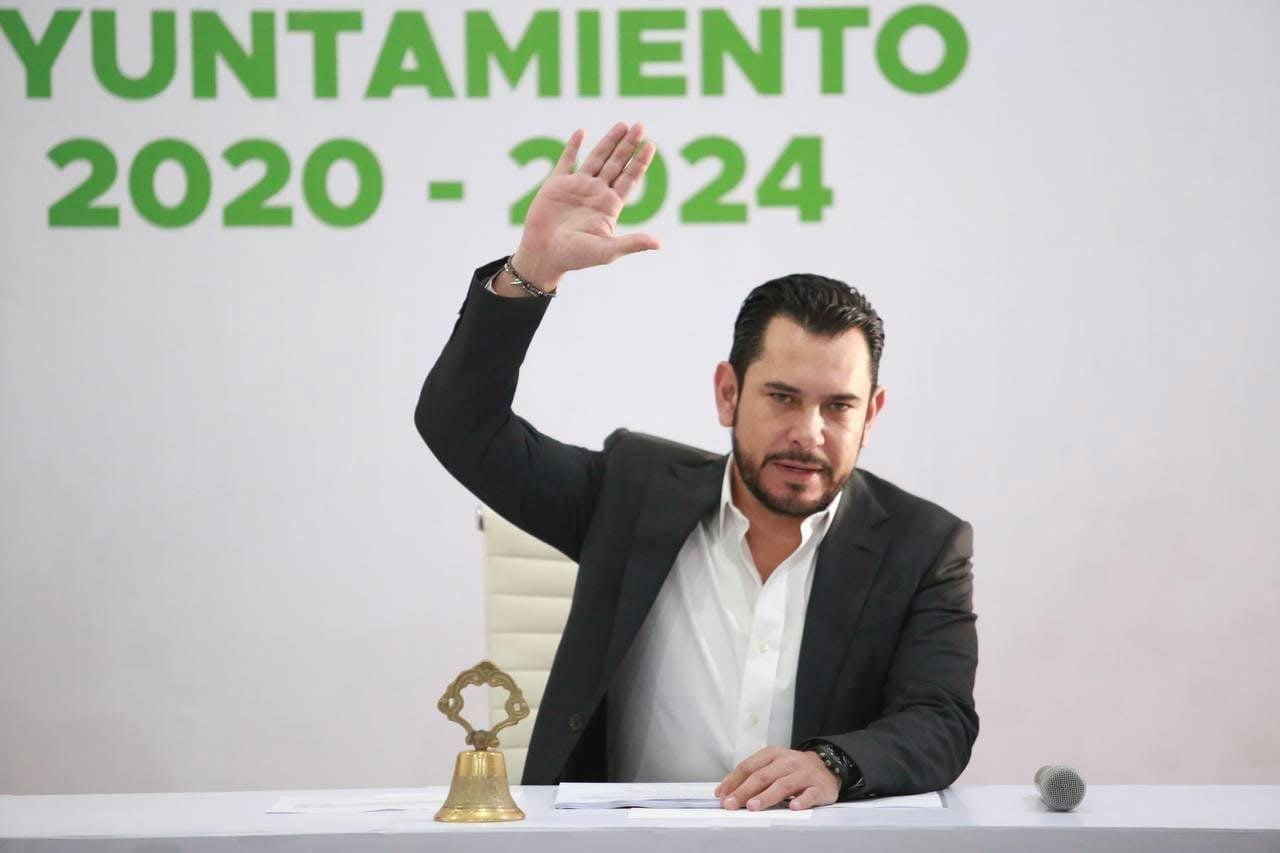 Reaparece Israel Felix y se alinea con la cuarta transformación