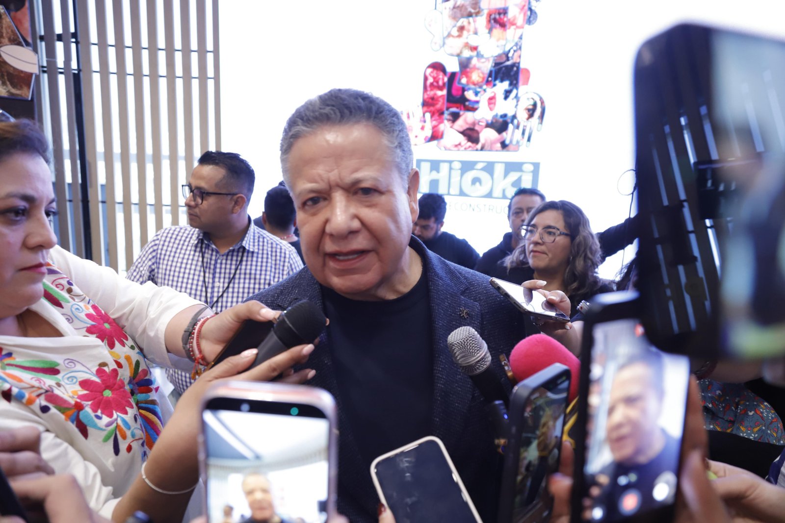 Con ayuda de notarios, gobierno formaliza advertencia a quienes rechazan la reubicación