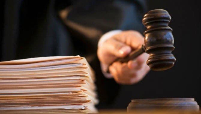 Otorgan un mes más de investigación contra notaria de Ixmiquilpan acusada de falsificar documentos