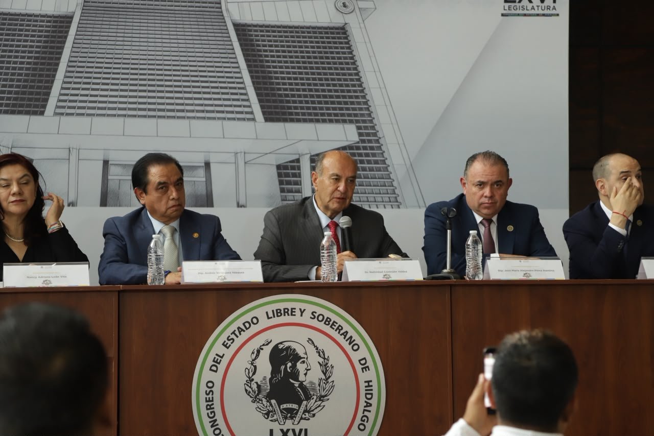 Castrejón reporta inversión de 2 mil 700 mdp en educación y enfrenta cuestionamientos por "El Mexe" y denuncias contra maestros