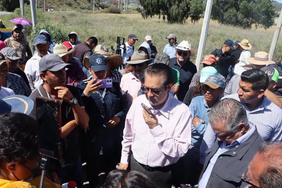 Secretario de Gobierno dialoga con manifestantes que bloquearon la carretera Pachuca-Ciudad Sahagún