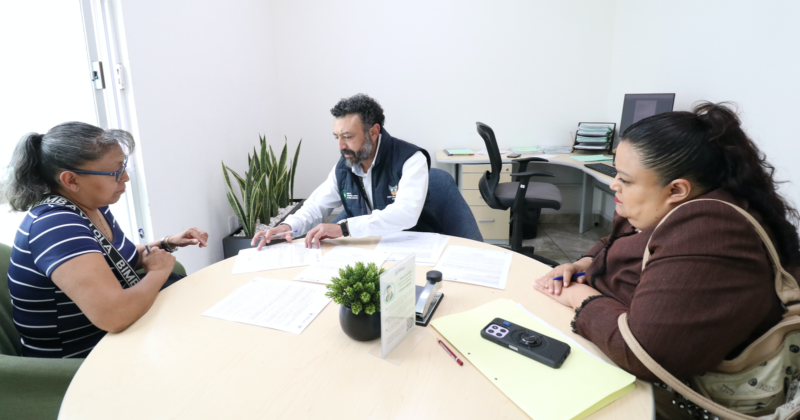 Pago de prestaciones, principal motivo por el que personas adultas mayores acuden al CCLEH