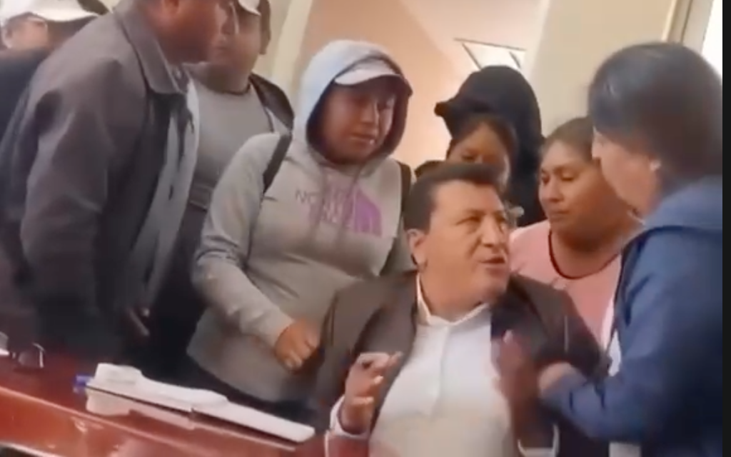 "No son las formas adecuadas": Olivares sobre agresión al alcalde de San Salvador