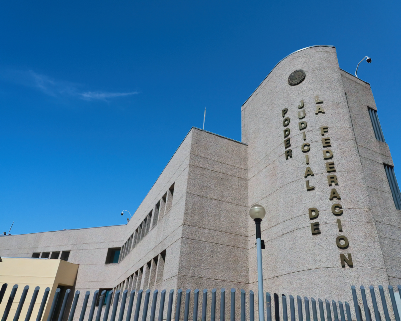 Notifican suspensión a secretario en funciones de juez de distrito; ya no se presenta a trabajar