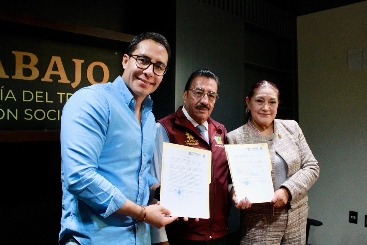 Entregan toma de nota a Irma López como secretaria general del SUTSMP