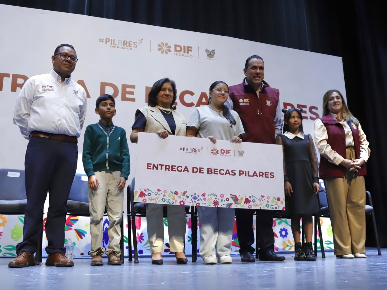 Entregan becas PILARES a 305 menores de 17 municipios de Hidalgo
