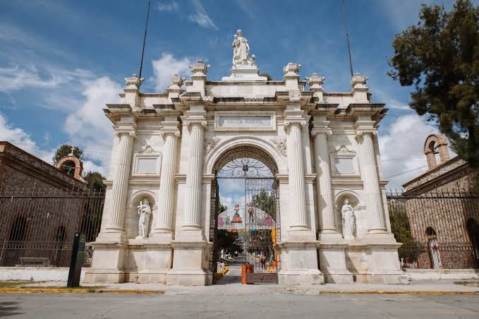 Pachuca destina 372 mil pesos a altar monumental y recorridos de Día de Muertos