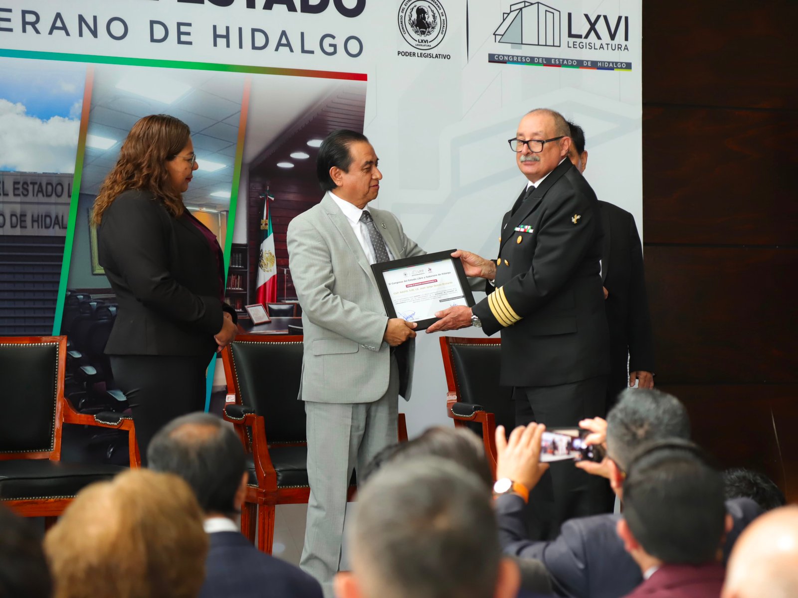 Reconocen trayectoria del abogado Luis Roberto Campero