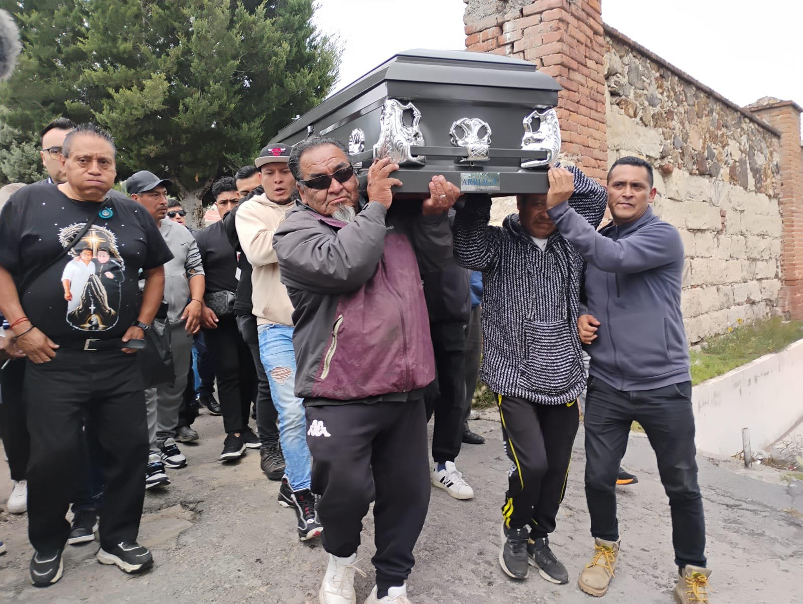 Familiares y amigos dan el último adiós al réferi El Búho