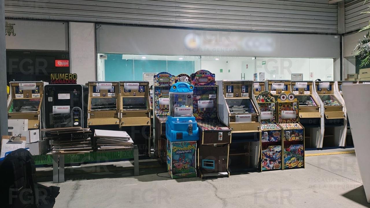 FGR asegura 36 máquinas tragamonedas en cateo a plaza comercial de Pachuca